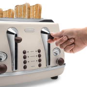 DeLonghi Icona Vintage Cream 4 Slice Toaster | CTOV4003.BG